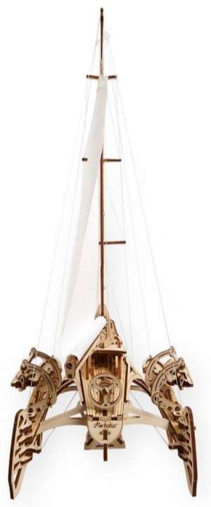 Trimaran Merihobus Ugears Maqueta del trimarán Merihobus de la marca ucraniana Ugears