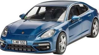 Maqueta de coche Porsche Panamera Turbo a escala 1/24 de Revell